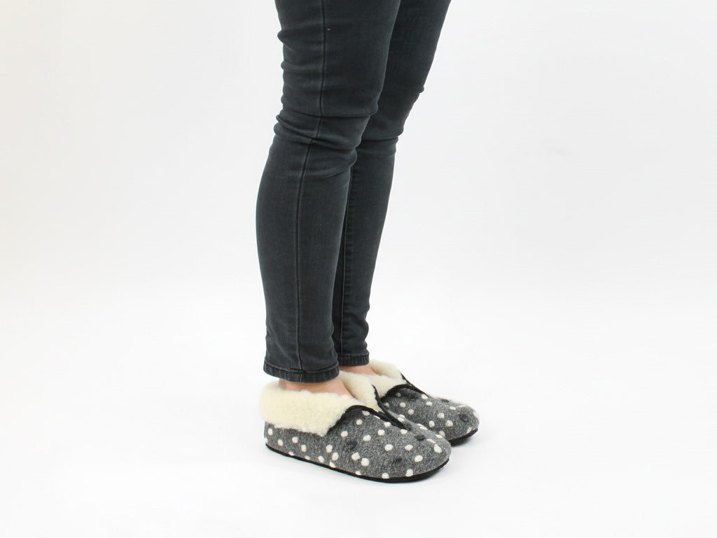 OmaKing lambswool Barefoot Snowfall slippers