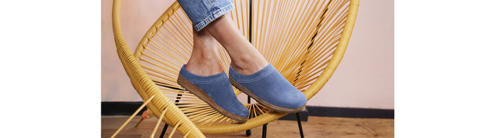 Women's leather clogs
